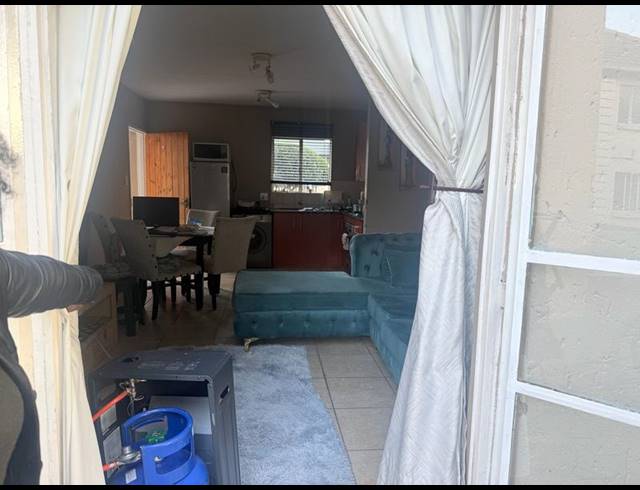 2 BEDROOM APARTMENT FOR SALE IN KLIPPOORTJIE